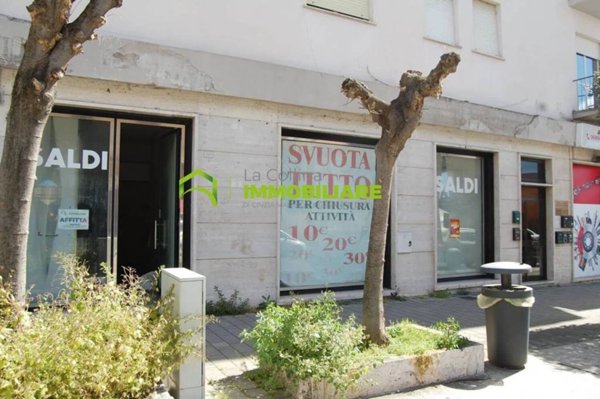 negozio in vendita a Cisterna di Latina