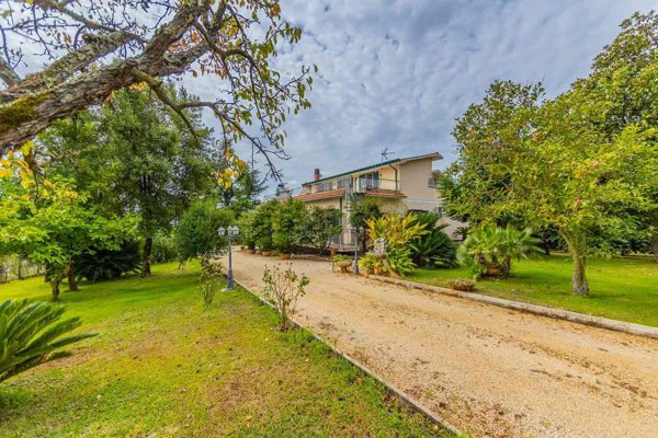 casa indipendente in vendita a Cisterna di Latina