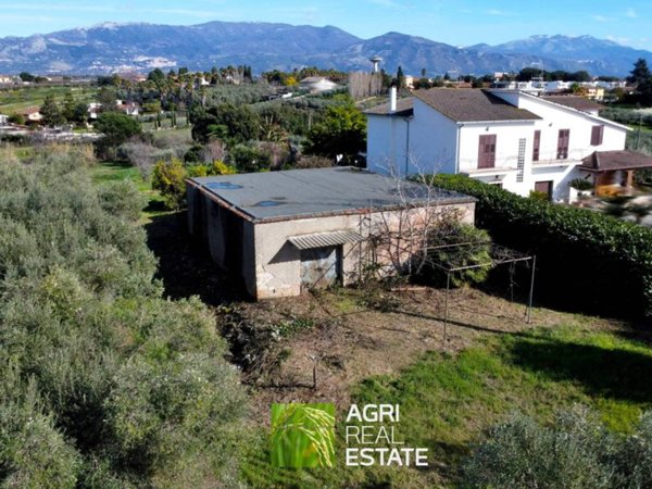 casa indipendente in vendita a Cisterna di Latina