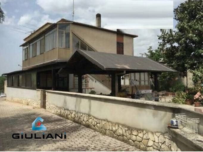 casa indipendente in vendita a Cisterna di Latina