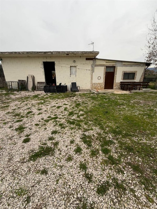 casa indipendente in vendita a Cisterna di Latina