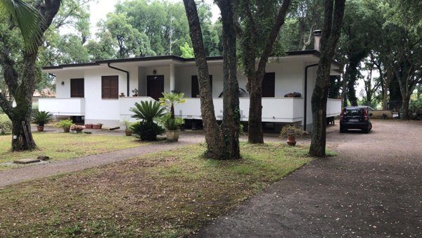 casa indipendente in vendita a Cisterna di Latina