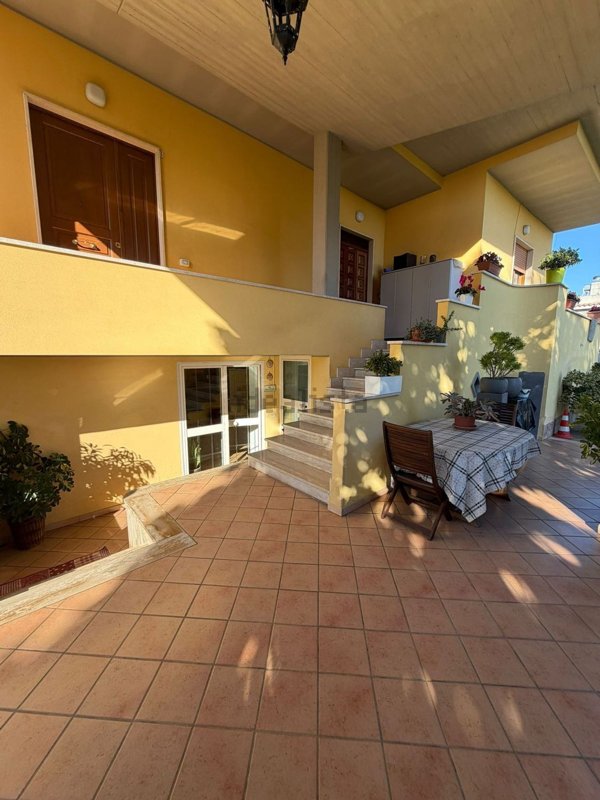 casa indipendente in vendita a Cisterna di Latina in zona Olmobello