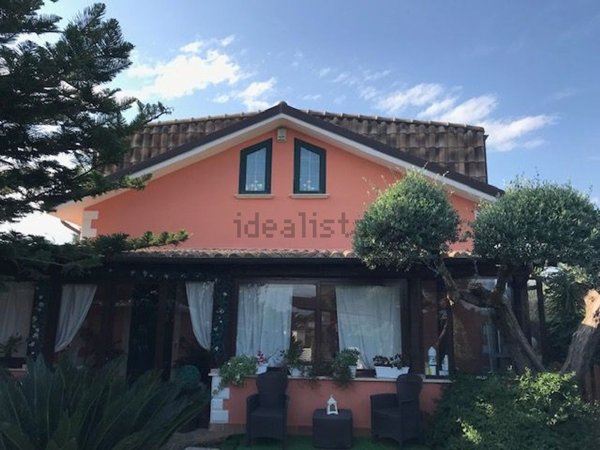 casa indipendente in vendita a Cisterna di Latina