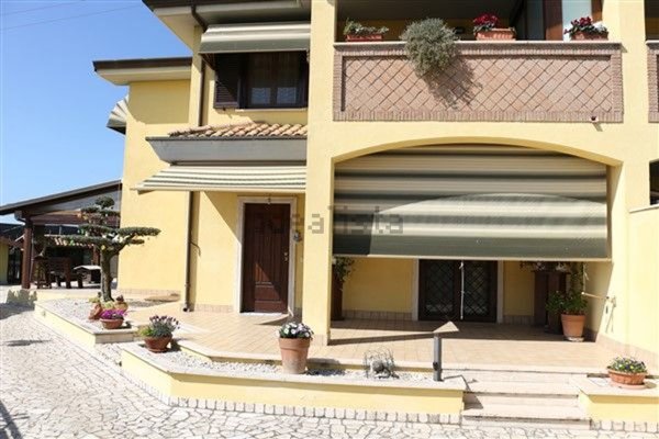 casa indipendente in vendita a Cisterna di Latina in zona Borgo Flora