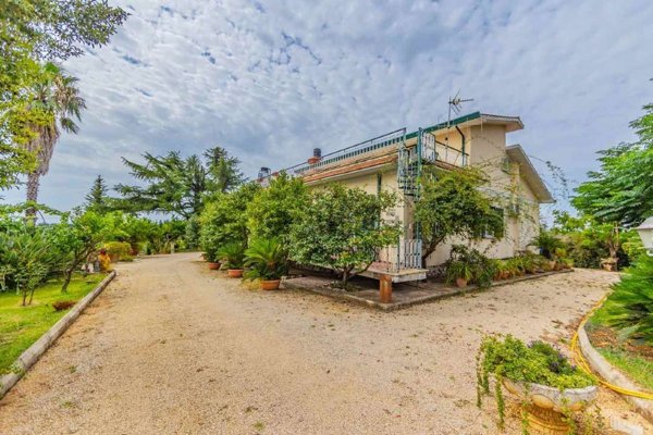 casa indipendente in vendita a Cisterna di Latina