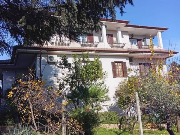 casa indipendente in vendita a Cisterna di Latina