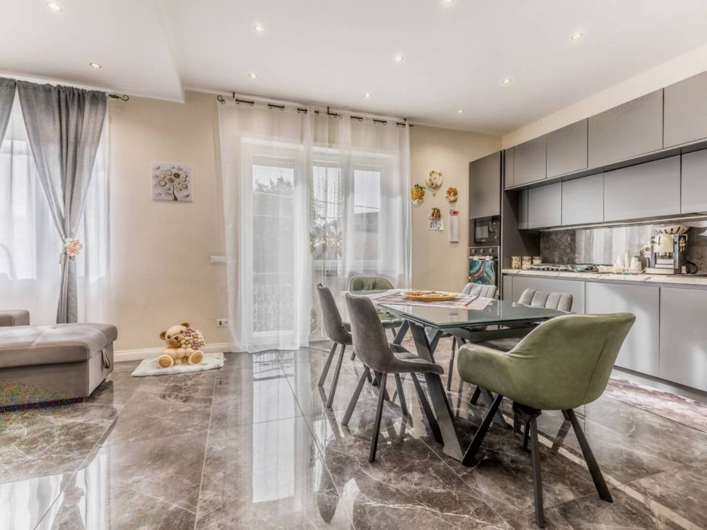 casa indipendente in vendita a Cisterna di Latina