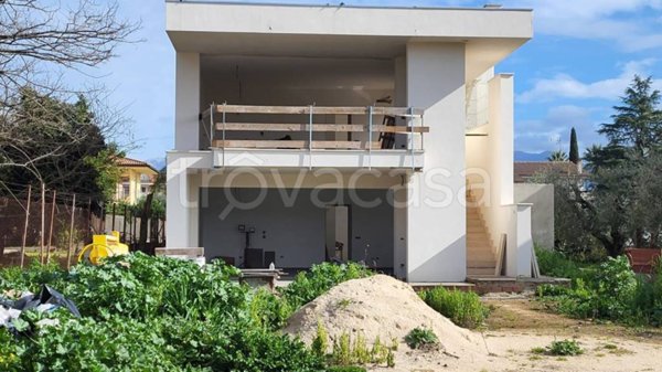 casa indipendente in vendita a Cisterna di Latina