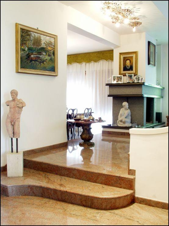 casa indipendente in vendita a Cisterna di Latina