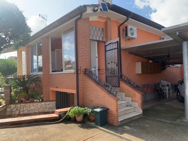 casa indipendente in vendita a Cisterna di Latina