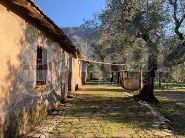 casa indipendente in vendita a Cisterna di Latina