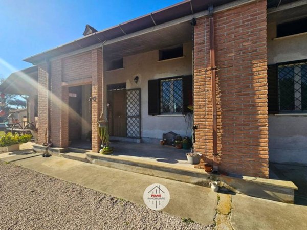 casa indipendente in vendita a Cisterna di Latina in zona Prato Cesarino