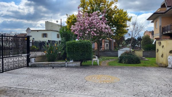 casa indipendente in vendita a Cisterna di Latina