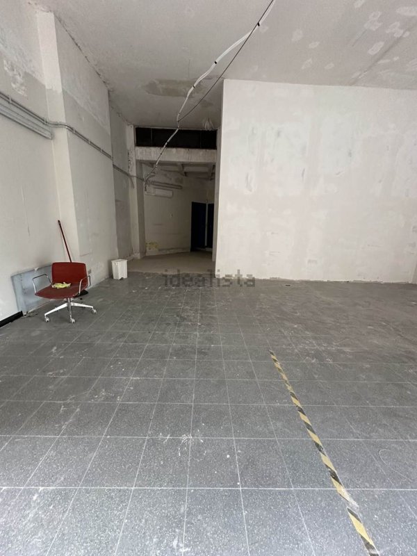 locale commerciale in vendita a Cisterna di Latina