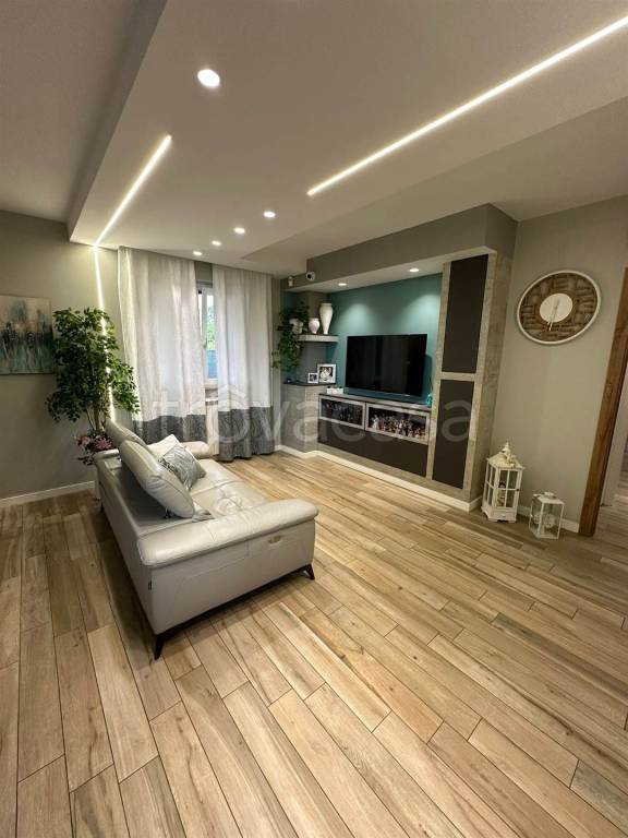 casa indipendente in vendita a Cisterna di Latina