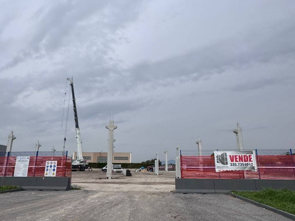 capannone in vendita a Cisterna di Latina