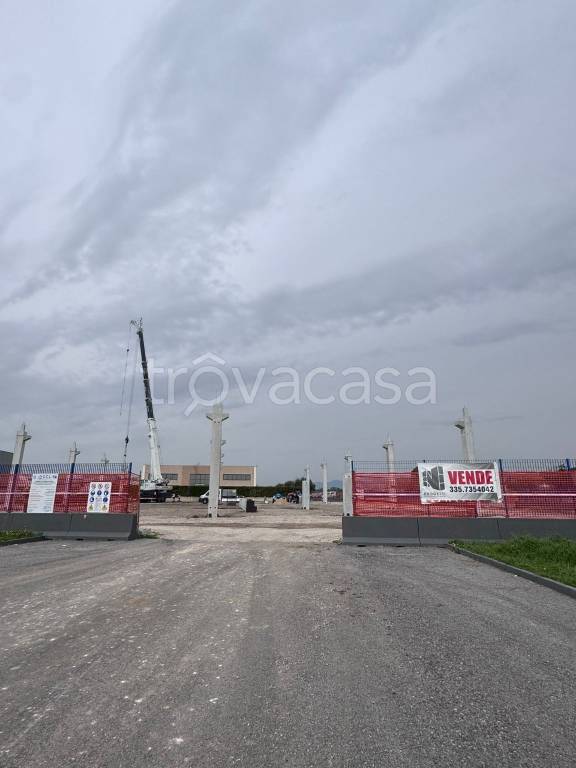 capannone in vendita a Cisterna di Latina