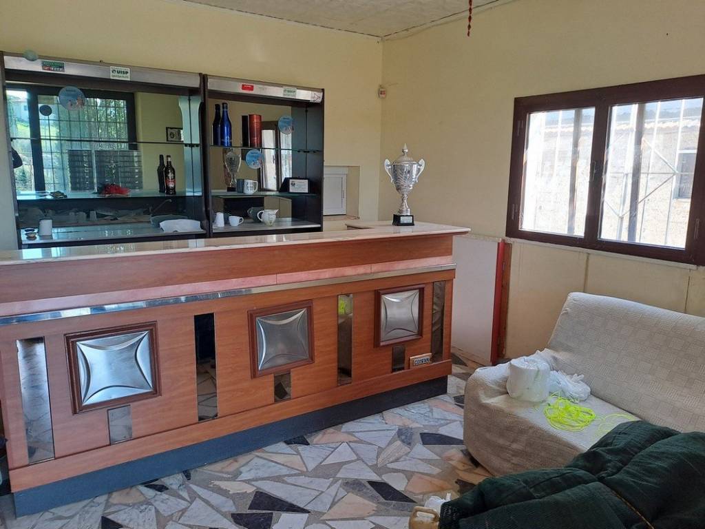 negozio in vendita a Cisterna di Latina