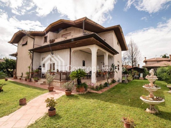casa indipendente in vendita a Cisterna di Latina