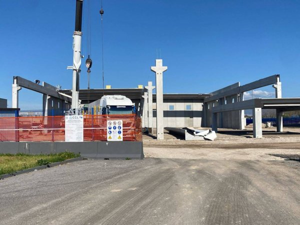 capannone in vendita a Cisterna di Latina