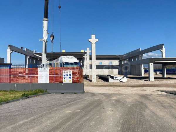 capannone in vendita a Cisterna di Latina