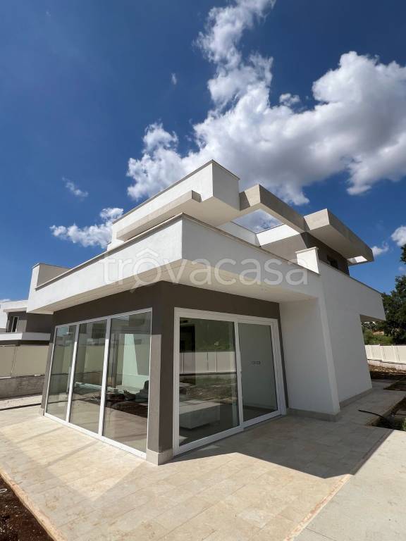 casa indipendente in vendita a Cisterna di Latina