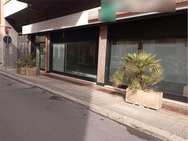 negozio in vendita a Cisterna di Latina