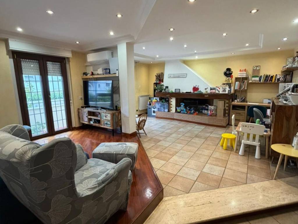 casa indipendente in vendita a Cisterna di Latina