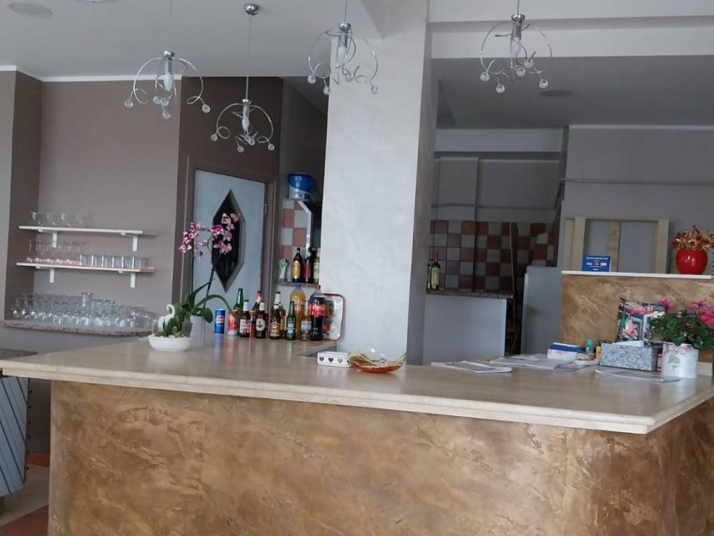 negozio in vendita a Cisterna di Latina