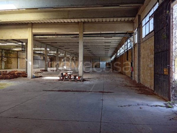 locale commerciale in vendita a Cisterna di Latina