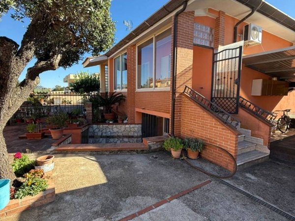 casa indipendente in vendita a Cisterna di Latina