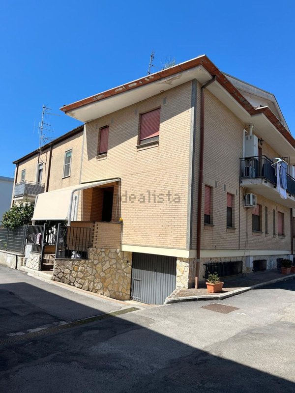 casa indipendente in vendita a Cisterna di Latina