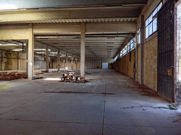 locale commerciale in vendita a Cisterna di Latina