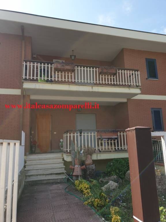 casa indipendente in vendita a Cisterna di Latina