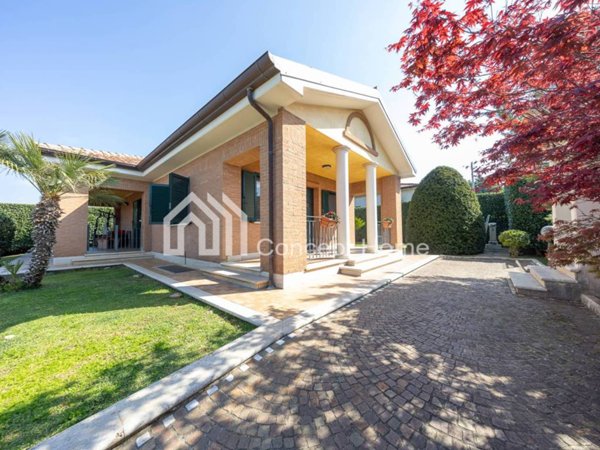 casa indipendente in vendita a Cisterna di Latina