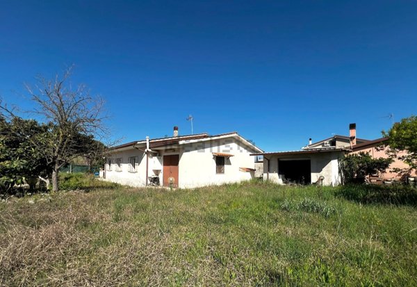 casa indipendente in vendita a Cisterna di Latina