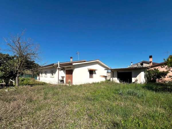 casa indipendente in vendita a Cisterna di Latina