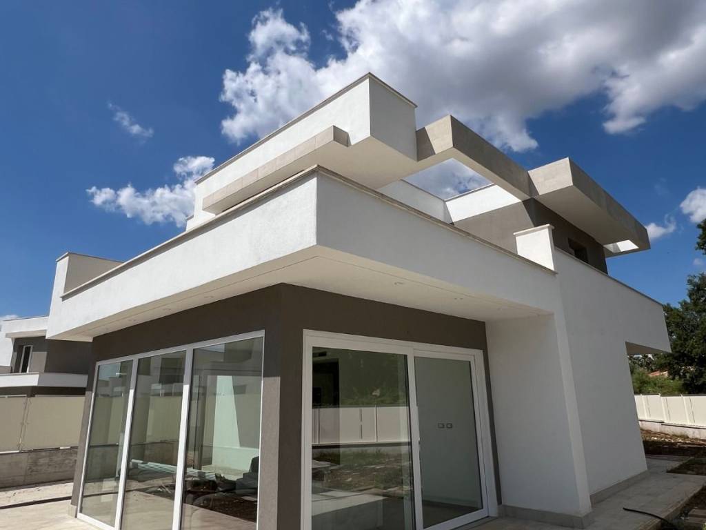 casa indipendente in vendita a Cisterna di Latina