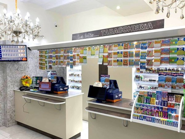 negozio in vendita a Cisterna di Latina