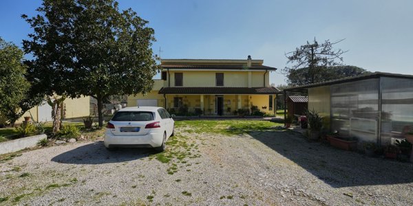 casa indipendente in vendita a Cisterna di Latina in zona Olmobello