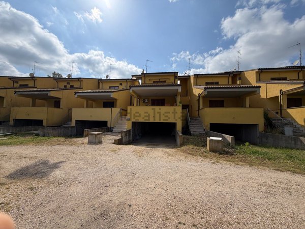 casa indipendente in vendita a Cisterna di Latina