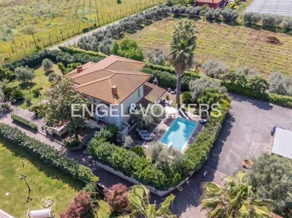 casa indipendente in vendita a Cisterna di Latina