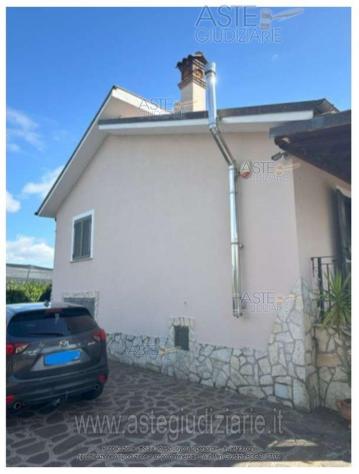 casa indipendente in vendita a Cisterna di Latina