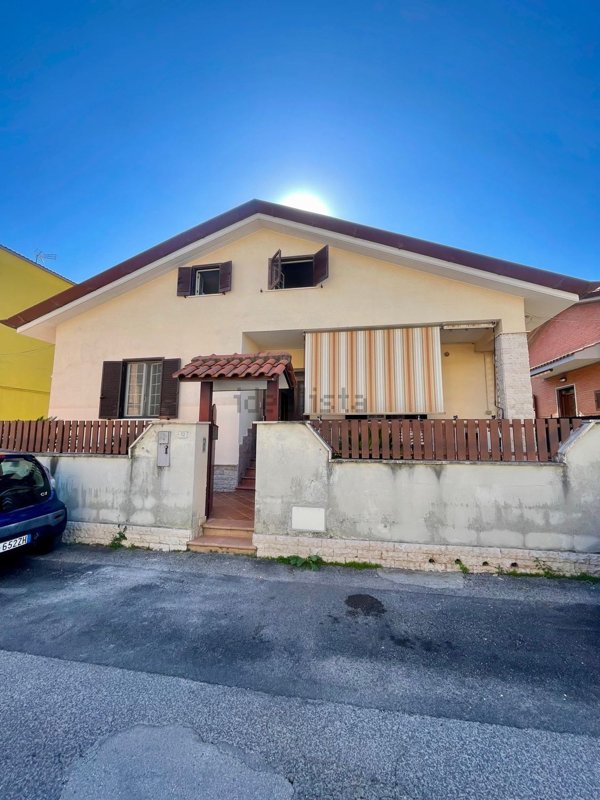 casa indipendente in vendita a Cisterna di Latina