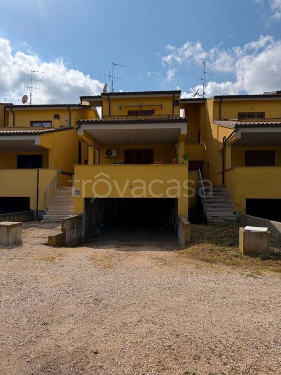 casa indipendente in vendita a Cisterna di Latina