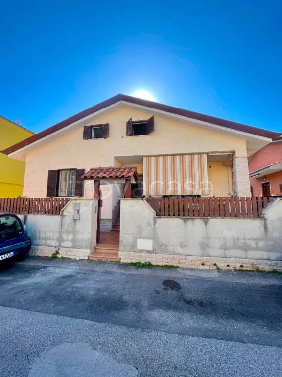 casa indipendente in vendita a Cisterna di Latina