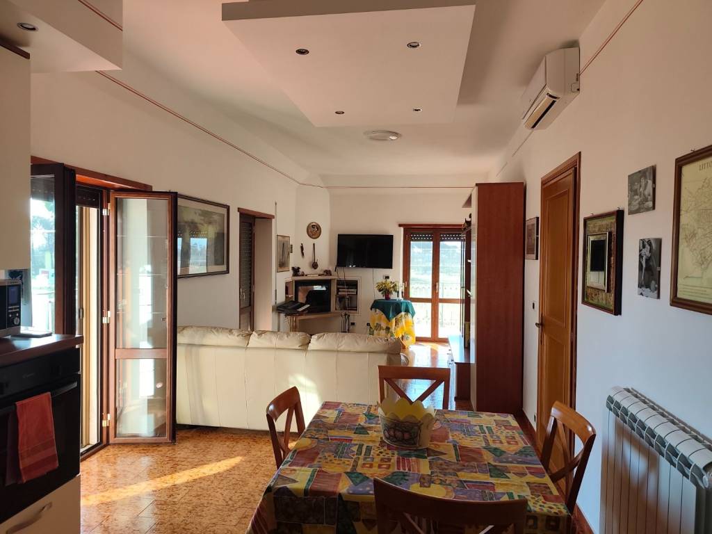 casa semindipendente in vendita a Cisterna di Latina