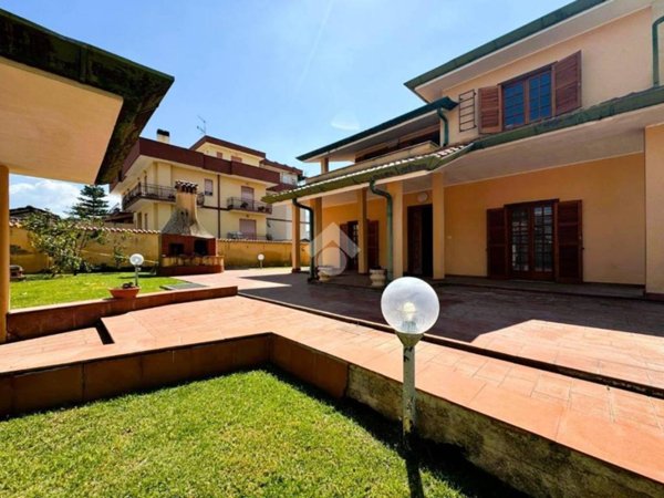 casa indipendente in vendita a Cisterna di Latina