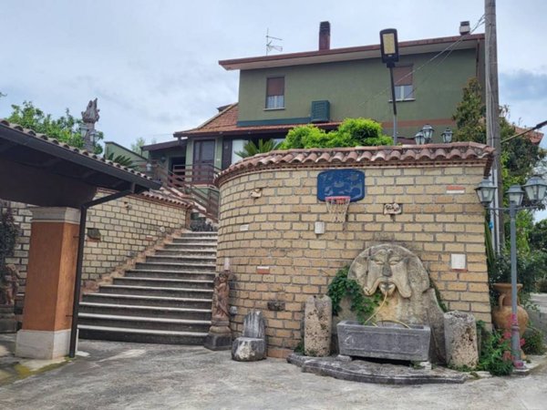 appartamento in vendita a Cisterna di Latina in zona Castel Ginnetti
